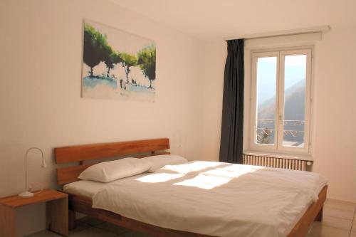 a bedroom with a bed and a window at Casa Gialla in Russo