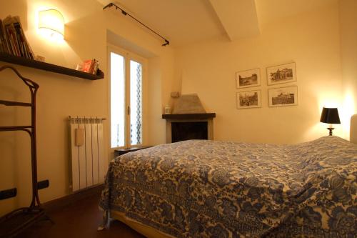 Säng eller sängar i ett rum på Pozzuolo Holiday House