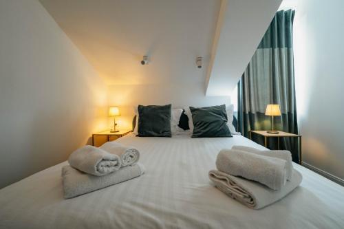 Un pat sau paturi într-o cameră la BOUTIQUE APARTMENTS IMOTSKI, Imotski - Makarska