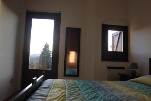 Una cama o camas en una habitación de Miralago Lorica