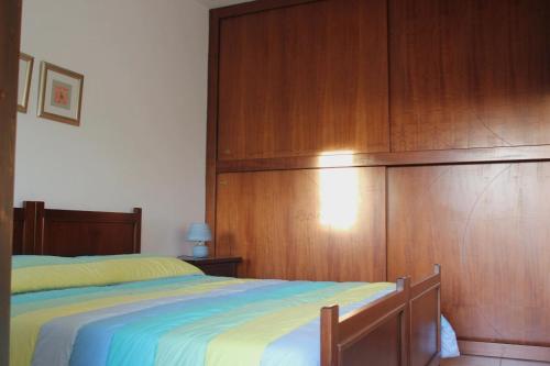 a bedroom with a bed with a wooden headboard at Miralago Lorica in Lorica