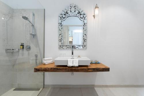 a bathroom with a sink and a mirror at Schloss Schönau in Schönau an der Triesting