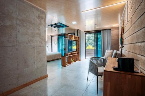 a living room with a couch and a tv in a room at Hotel Living by Armoniko in Medellín