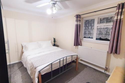 Remarkable 1-Bed Flat in Slough Near Farnham Road