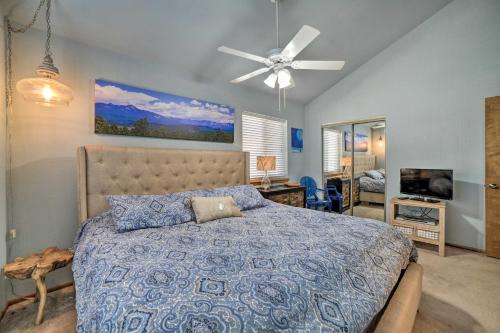 Säng eller sängar i ett rum på Pagosa Springs Getaway with Patio and Lake Views!