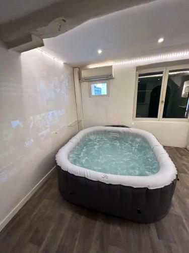 Appartement d'une chambre avec jacuzzi terrasse et wifi a La Colle sur Loup a 7 km de la plage
