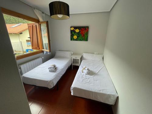 A bed or beds in a room at Casa Mira Mijedo