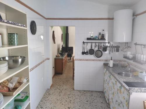 Kitchen o kitchenette sa Casa Almadén 1