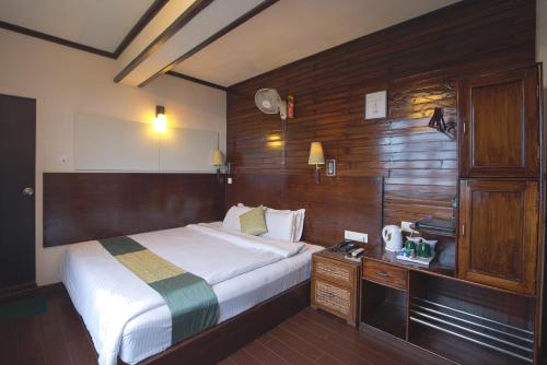 Cama o camas de una habitación en The Nettle and Fern Hotel Gangtok
