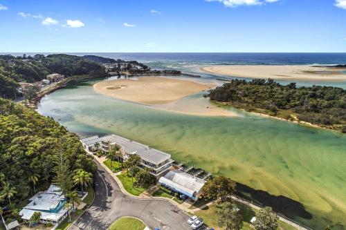 an aerial view of a beach and the ocean at Quayside in Nambucca Heads
