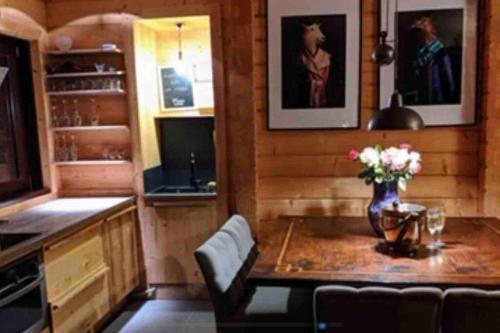 Zdjęcie z galerii obiektu Chalet de luxe avec jacuzzi Hammam et billard w mieście Allos
