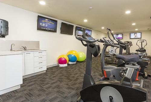 Fitness centrum a/nebo fitness zařízení v ubytování Canberra Rex Hotel
