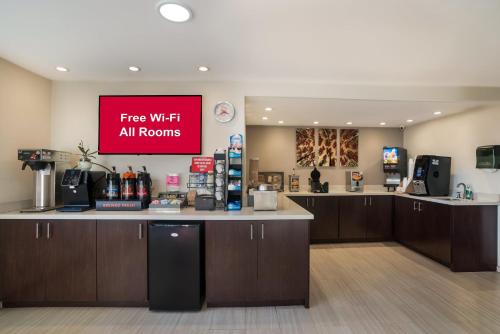 Sijil, anugerah, tanda atau dokumen lain yang dipamerkan di Red Roof Inn Stockton