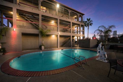 Kolam renang di atau dekat dengan Red Roof Inn Stockton