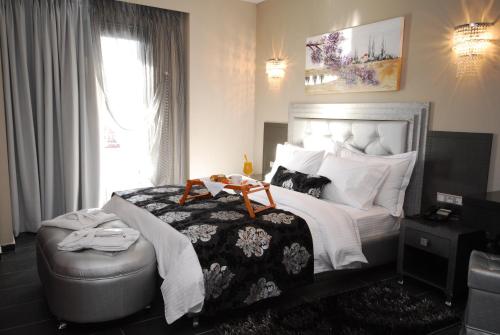 Postel nebo postele na pokoji v ubytování 4 Epoxes Hotel Spa