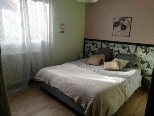 a bedroom with a large bed with white sheets at appartement leauma in Guillestre