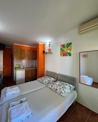 a room with two beds and a kitchen at Apartments Montenegrina in Ulcinj