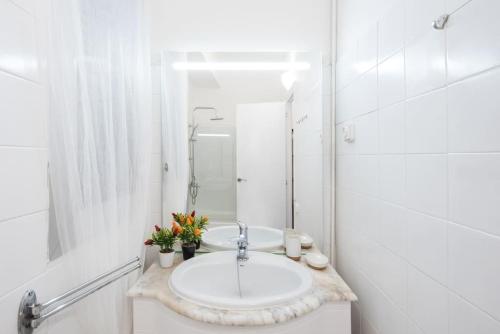 Koupelna v ubytování LB Nice Apartment Sagrada Familia