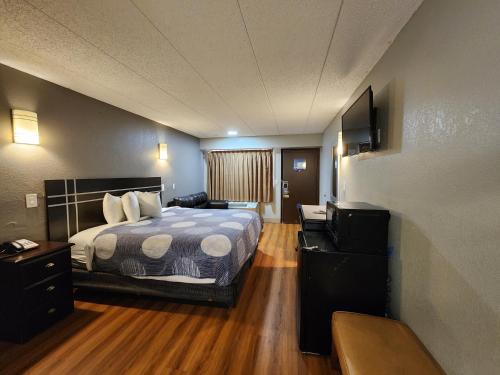 Ένα ή περισσότερα κρεβάτια σε δωμάτιο στο Americas Best Value Inn and Suites Little Rock