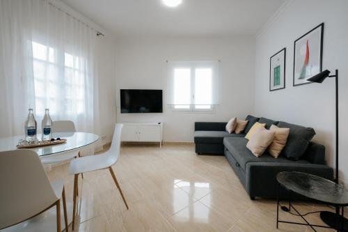 TV a/nebo společenská místnost v ubytování 4 Esquinas Adeje Homes