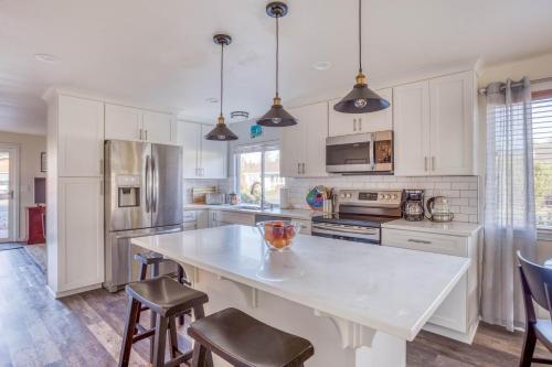 Η κουζίνα ή μικρή κουζίνα στο Bayside Bungalow - Meredith Lodging