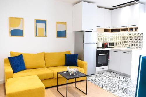 Matisse No11 - One Bedroom City Center Apartment With Parking