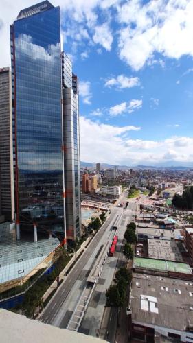 a view of a city with a tall building at Aparta Suite - Centro Internacional - Mitika in Bogotá