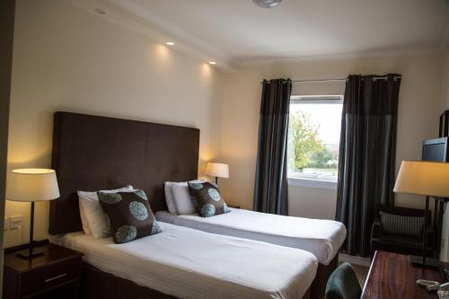 Katil atau katil-katil dalam bilik di Cairn Hotel