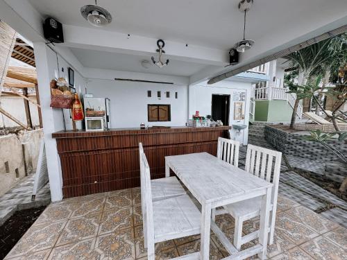 a table and chairs in a room with a kitchen at Aurora Beach View in Nusa Lembongan