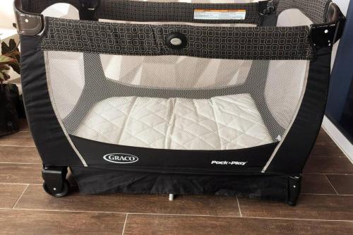 a suitcase with the top open on a floor at COZY, Apartamento a solo 10 minutos Caminando a Playa Dormida, con Piscina y Parqueadero. in Santa Marta