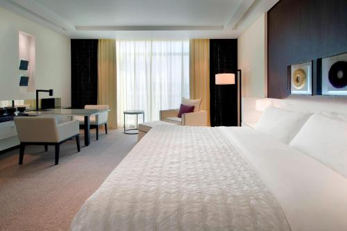 Le Méridien Dubai Hotel & Conference Centre Image