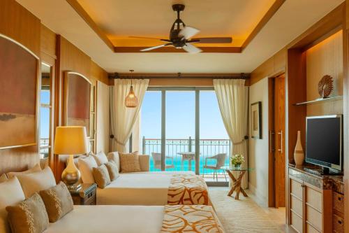 Postel nebo postele na pokoji v ubytování The St. Regis Saadiyat Island Resort, Abu Dhabi