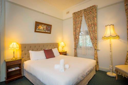 Ένα ή περισσότερα κρεβάτια σε δωμάτιο στο Abernethy House