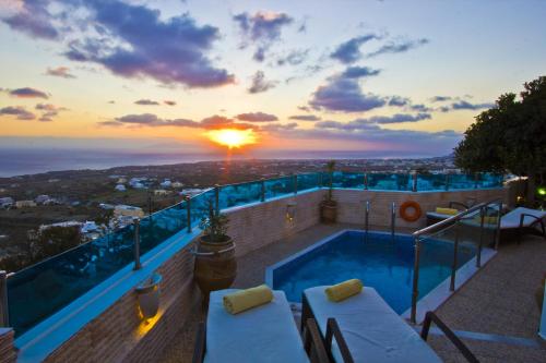 Nectarios Villa - Studios & Suites Adults Onlyの敷地内または近くにあるプール