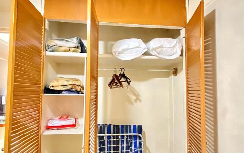 a closet with a door open to a room at Casa ALOA Ixtapa in Ixtapa