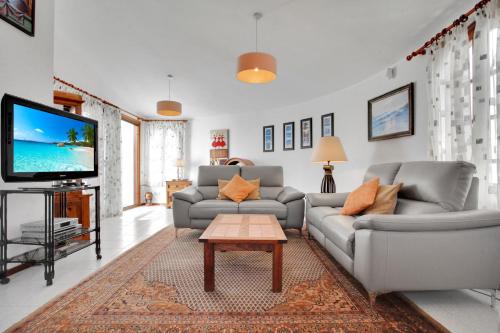 Villa with sea view and pool