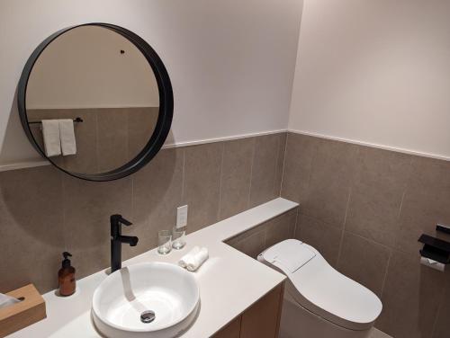a bathroom with a sink and a mirror at BIRD HOTEL in Kamakura