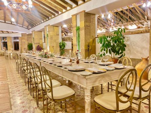 Restaurace v ubytování Hospederia Centro de Convenciones Duruelo