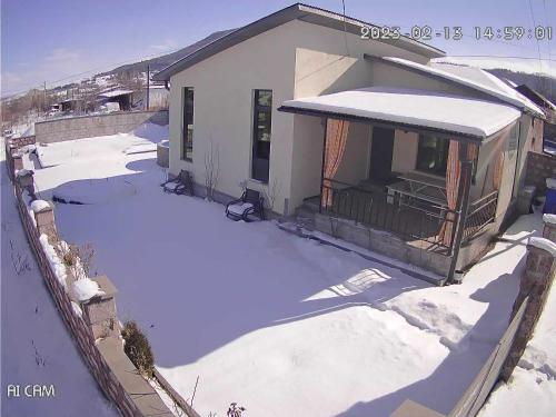 a house with a yard covered in snow at Guest House, Հյուրատուն, Հայաստանյան Շվեյցարիա in Stepʼanavan