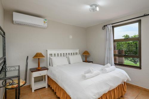 En eller flere senge i et værelse på San Lameer Villa 10416 - 1 Bedroom Classic - 2 pax - San Lameer Rental Agency