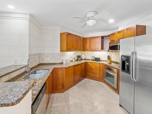  Royal Apartment at Westmoreland -  Room  picture :   Safety deposit box    TV    Telephone                           