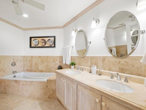  Royal Apartment at Westmoreland -  Room  picture :   Safety deposit box    TV    Telephone                           