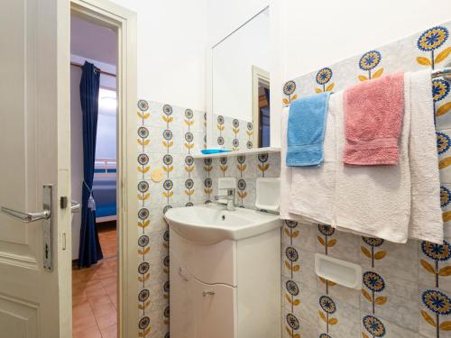 a bathroom with a sink and a mirror and towels at Mondo D'Oro in Macugnaga
