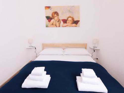 En eller flere senge i et værelse på Cielo Vaticano Guest House