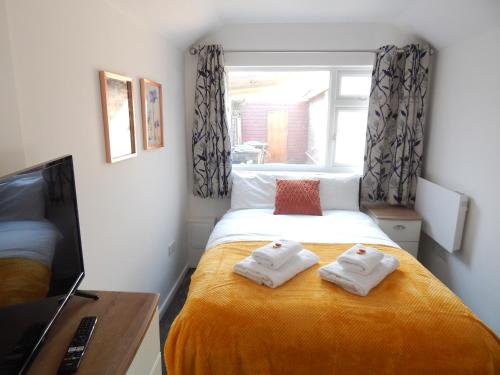 Ένα ή περισσότερα κρεβάτια σε δωμάτιο στο Modern, well located en-suite rooms with parking - Orbitat Accommodations