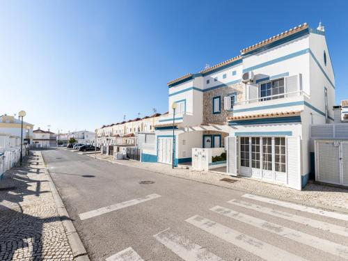 a street with a white building on the side of a road at Akivillas Manta Rota Shell II in Manta Rota