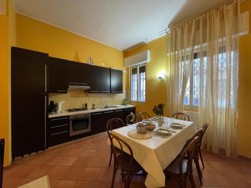 Gallery image of [50 metri dal mare] - Free parking e A/C in Pietra Ligure