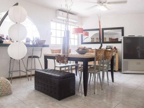 a living room with a dining room table and chairs at Holiday home for 6 people in Cancún