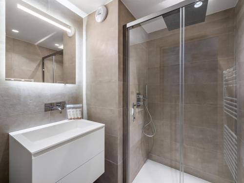 Appartement neuf et contemporain avec cheminée, proche pistes de Méribel