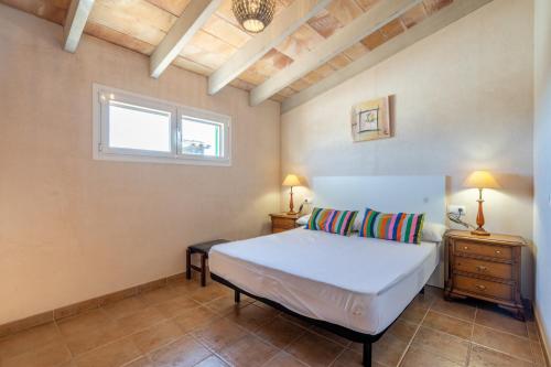 Postel nebo postele na pokoji v ubytování Sineu - 41763 Mallorca